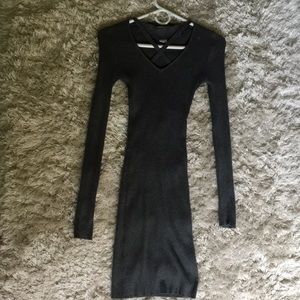 Fitted grey long sleeved dress